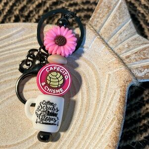Cafecito y Chisme Keychain